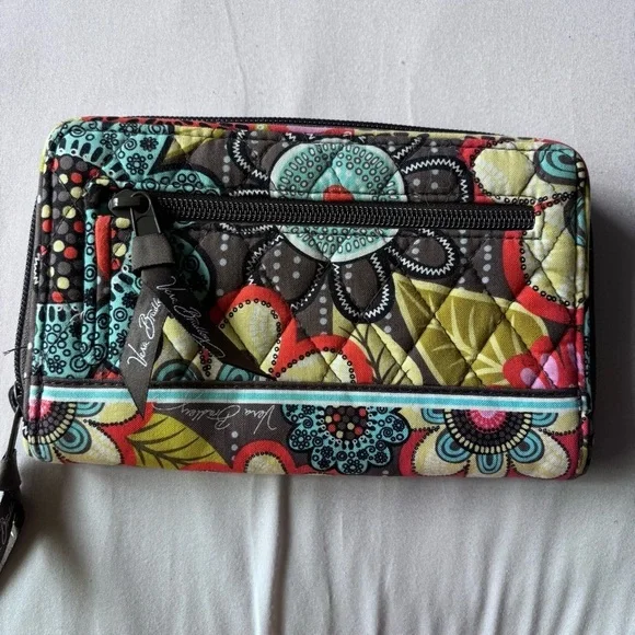 ⭐️⭐️⭐️Vera Bradley Paisley Glenna Floral Clutch Wallet Bag Purse COTTAGE EUC - Picture 3 of 10